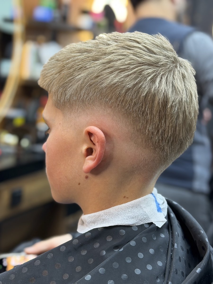 Jonge klant met blonde crop en fade bij Old City Barbershop Helmond
